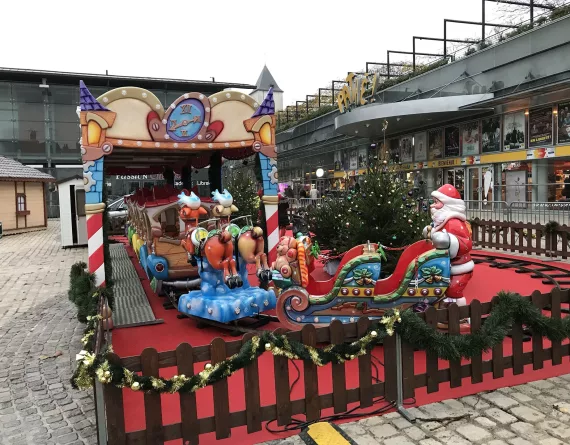 Petit Train sur la place de Loire