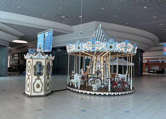 Petit Carrousel dans un centre commercial