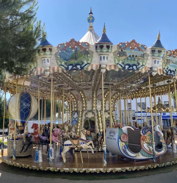 Grand Carrousel 1900