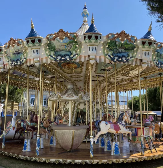 Grand Carrousel 1900